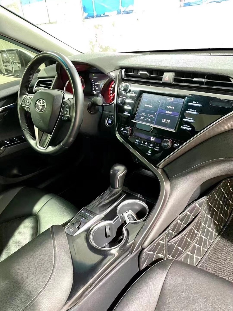 青岛18年丰田凯美瑞6