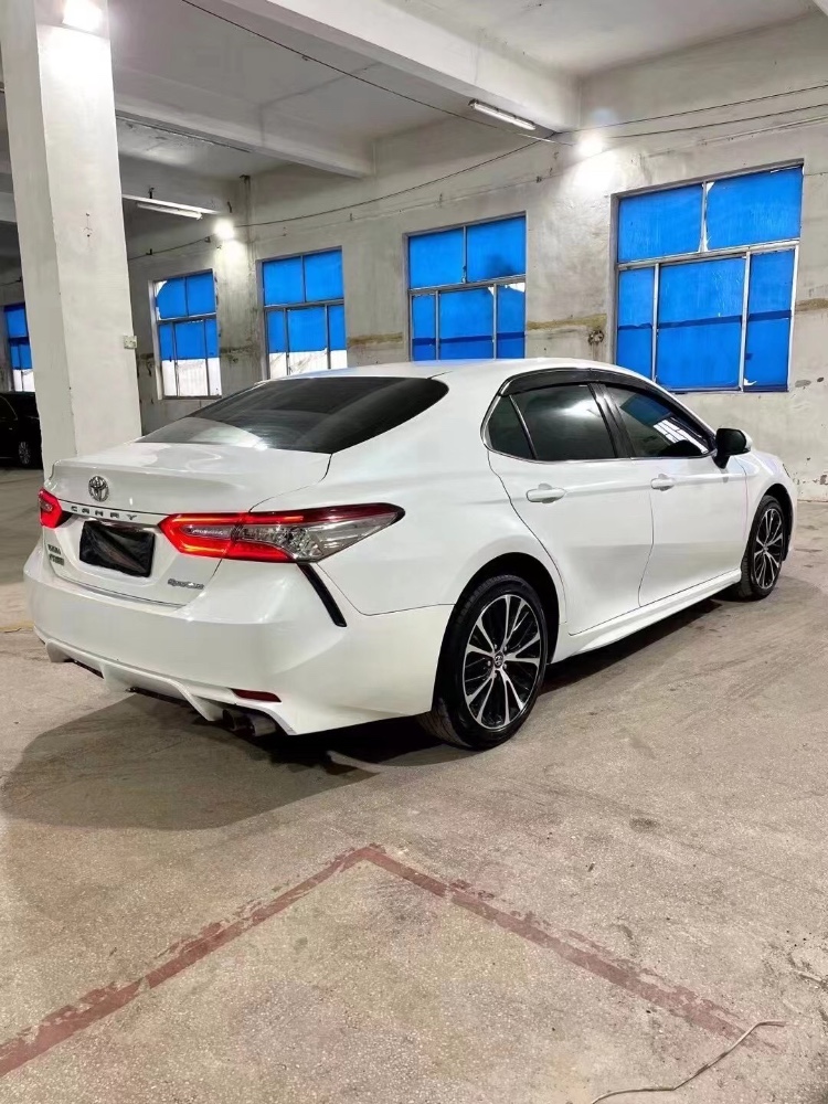 青岛18年丰田凯美瑞8