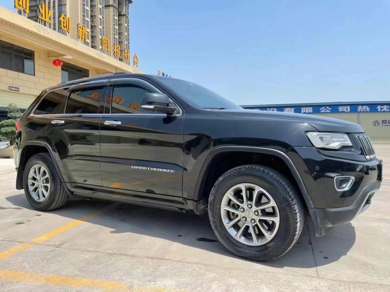 武漢16年Jeep大切諾基2
