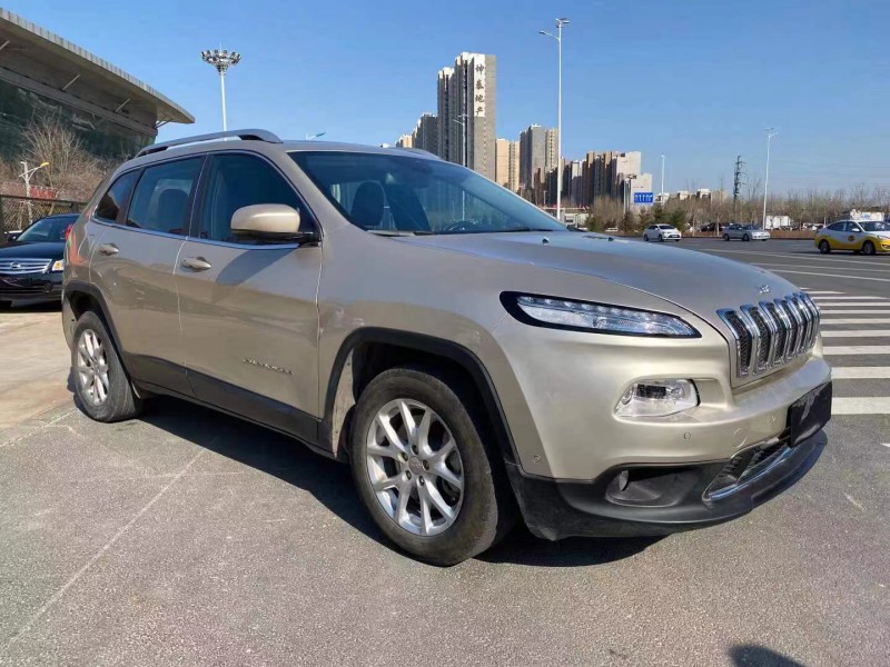 沈陽16年Jeep自由光2