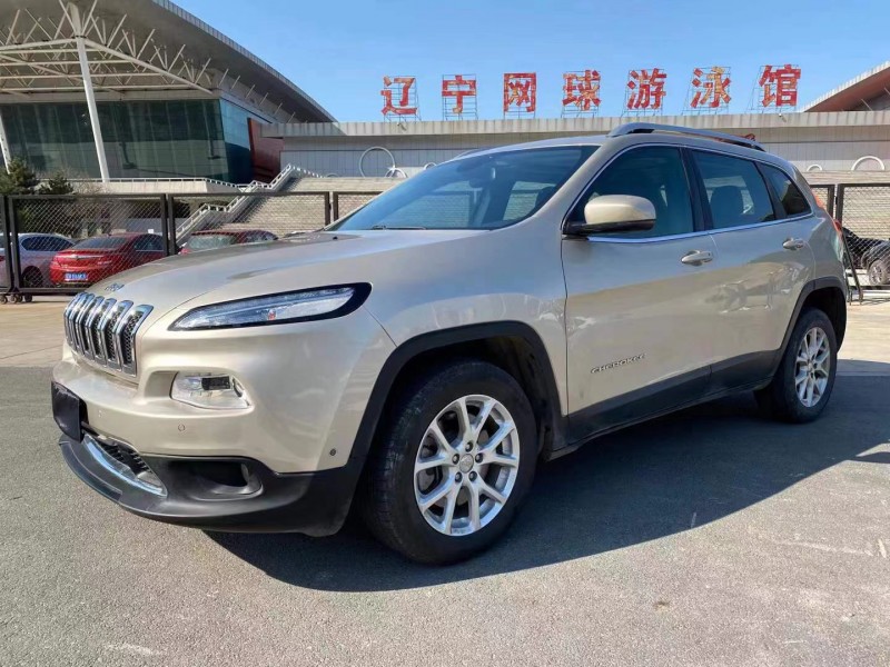 沈陽16年Jeep自由光3