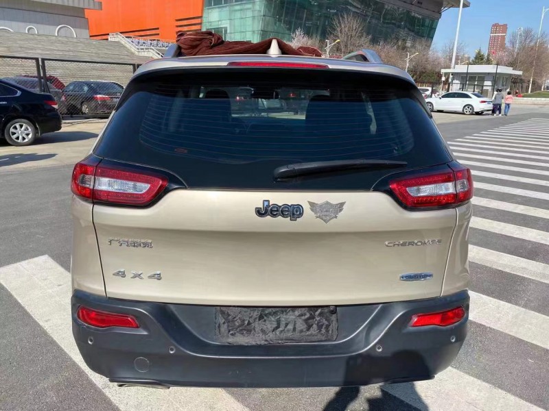 沈陽16年Jeep自由光4