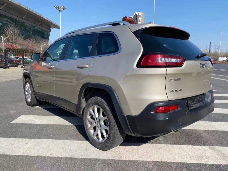 沈陽16年Jeep自由光5