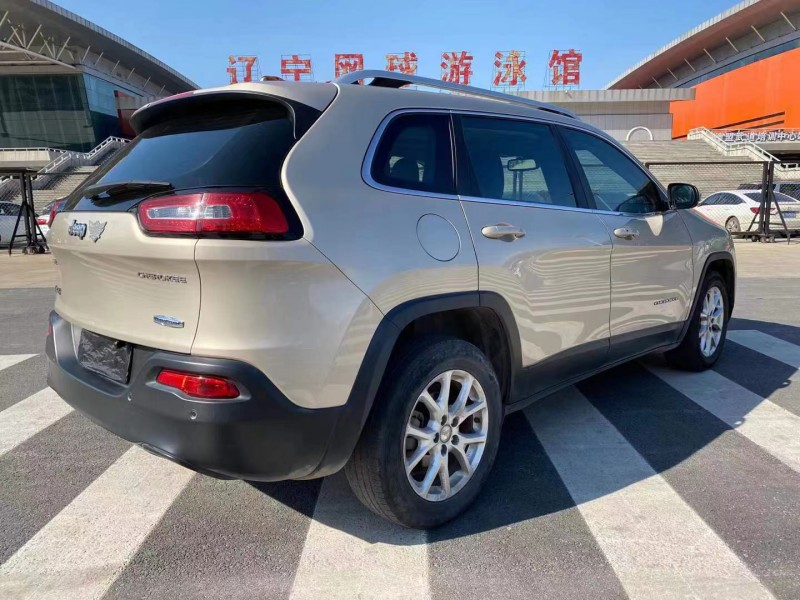 沈陽16年Jeep自由光6