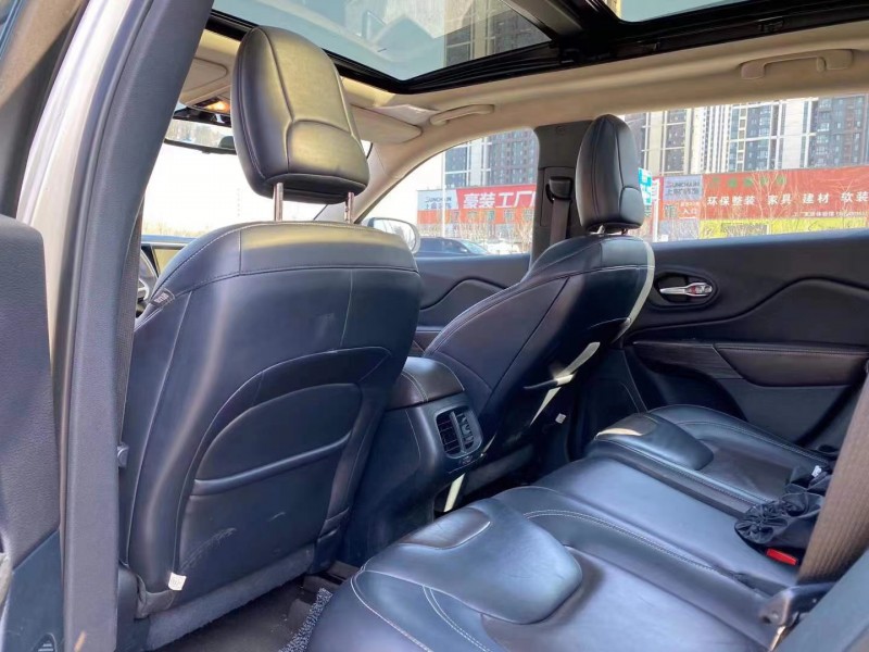 沈陽16年Jeep自由光8