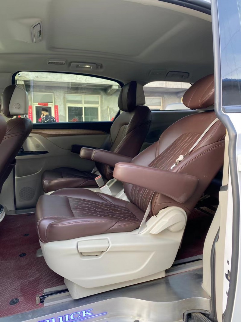 济宁19年别克GL86