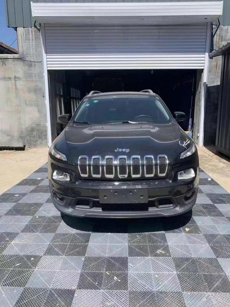 濱州17年Jeep自由光1