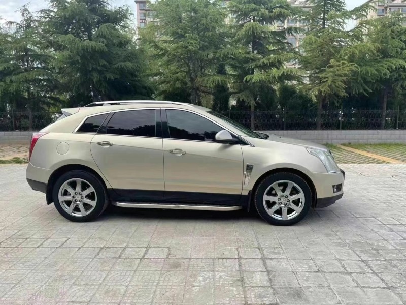 長治10年凱迪拉克SRX8