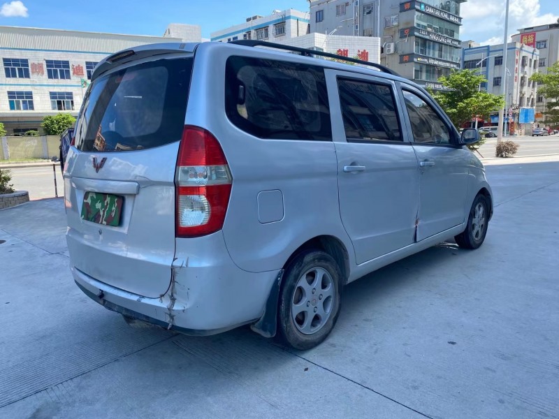 東莞14年五菱汽車宏光5