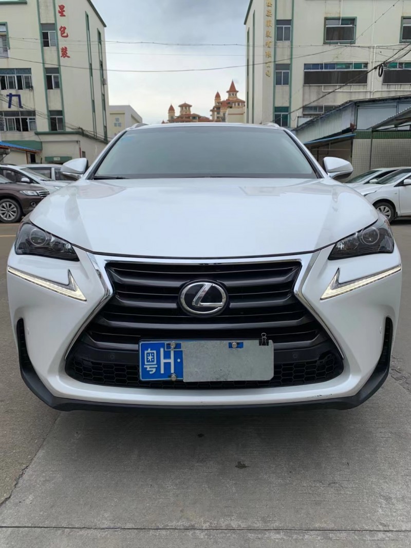中山17年雷克萨斯NX1