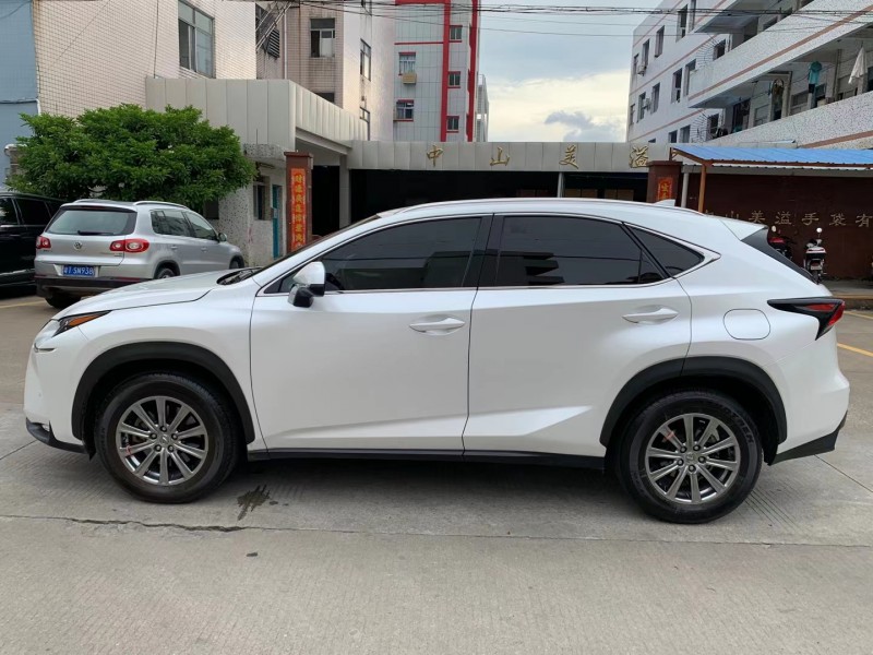 中山17年雷克萨斯NX2