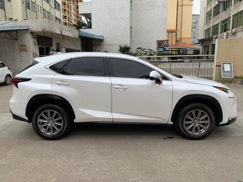 中山17年雷克萨斯NX3