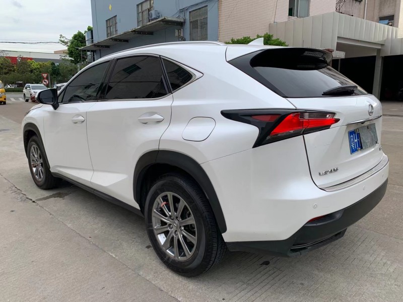 中山17年雷克萨斯NX6