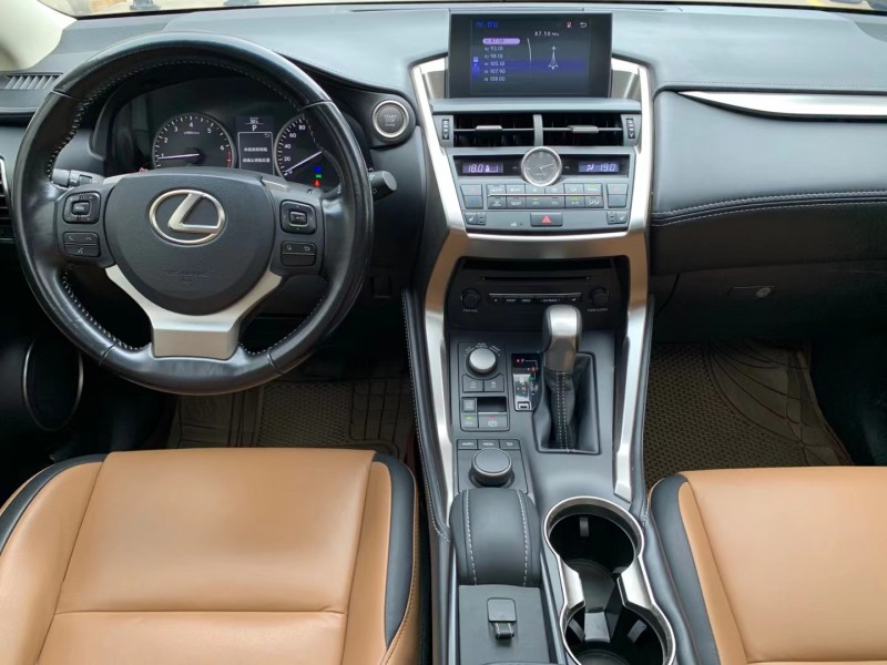 中山17年雷克萨斯NX8