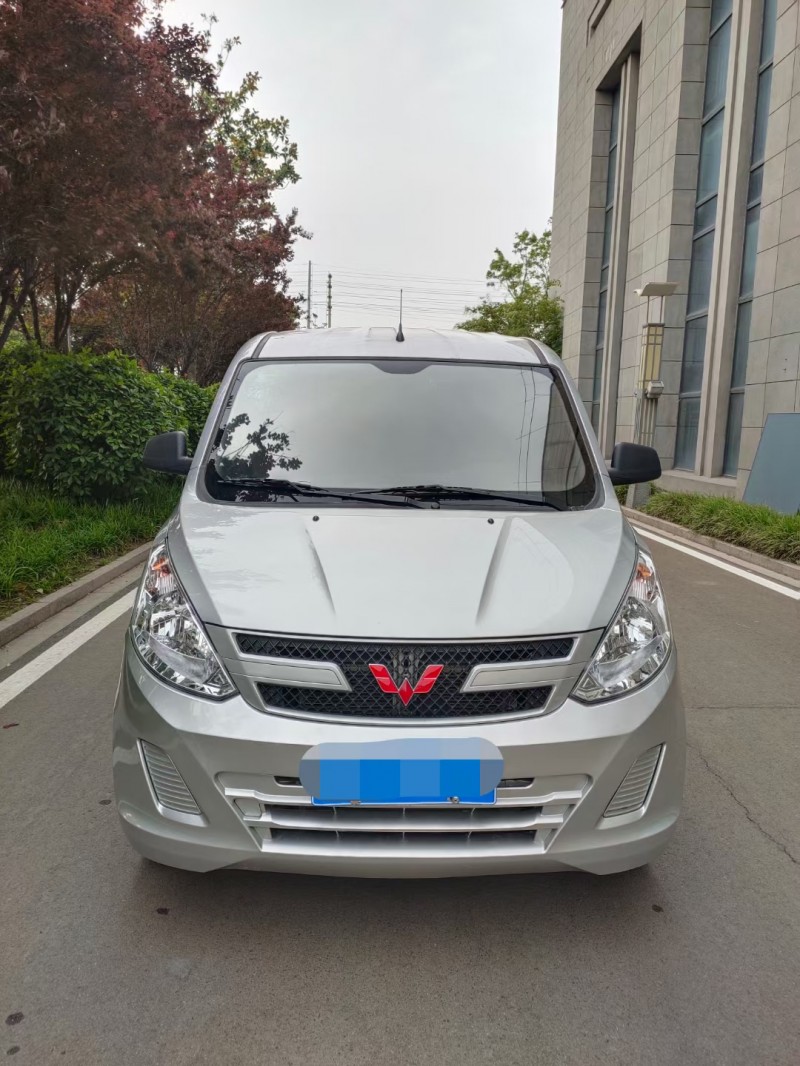 徐州19年五菱汽車榮光V3