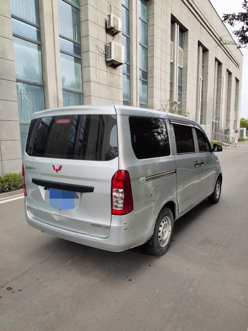 徐州19年五菱汽車榮光V9