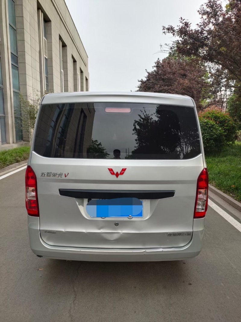 徐州19年五菱汽車榮光V8