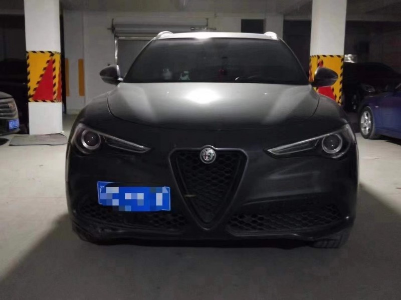 泉州17年阿爾法·羅密歐Stelvio1