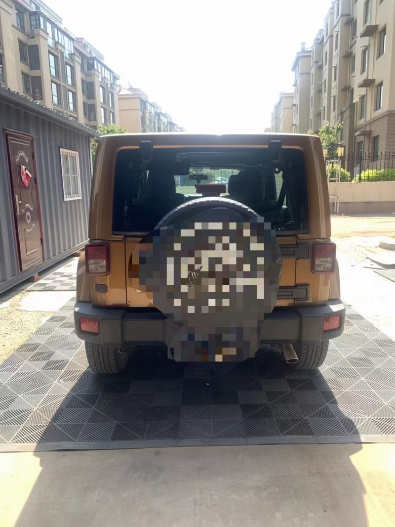 青島12年Jeep牧馬人8