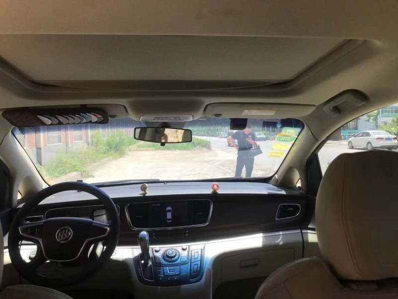 济宁16年别克GL84