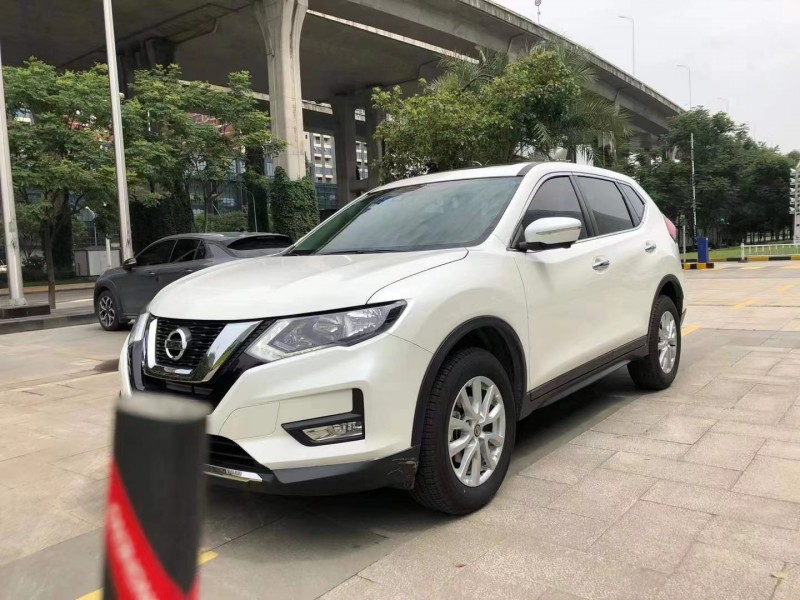 武汉20年日产奇骏2