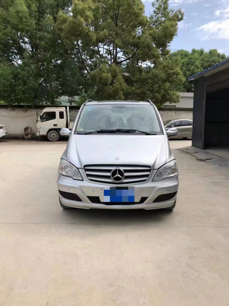 武汉11年奔驰唯雅诺1