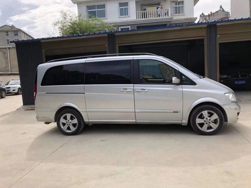 武汉11年奔驰唯雅诺2