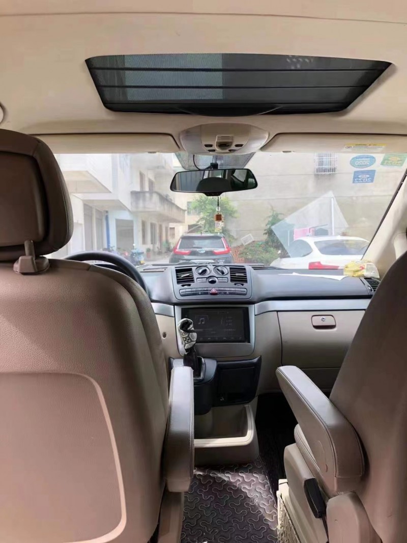 武汉11年奔驰唯雅诺4