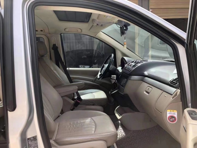 武汉11年奔驰唯雅诺5