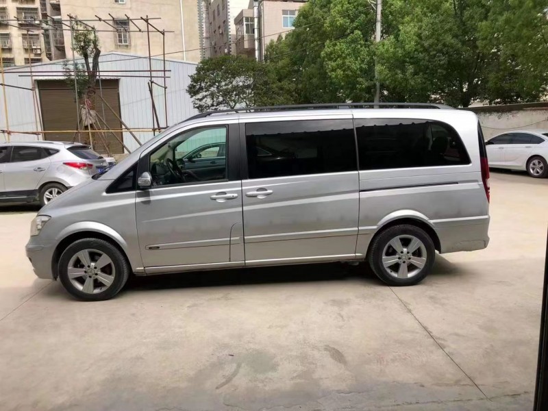 武汉11年奔驰唯雅诺8