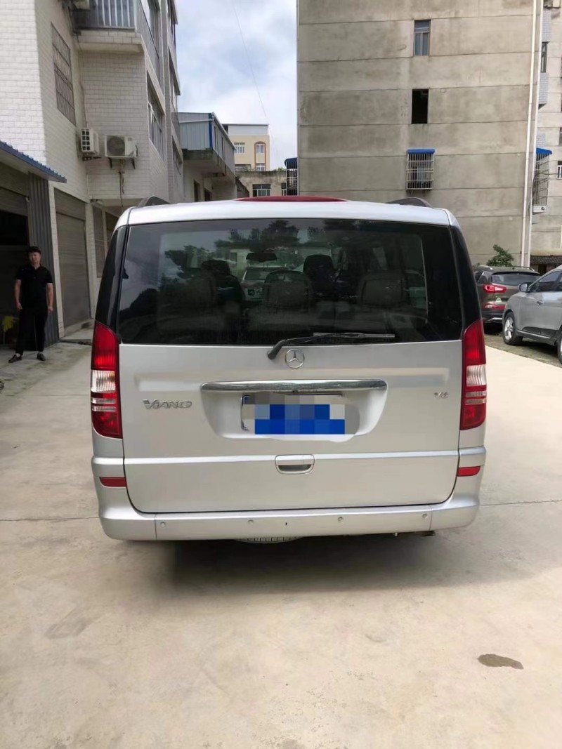 武汉11年奔驰唯雅诺9