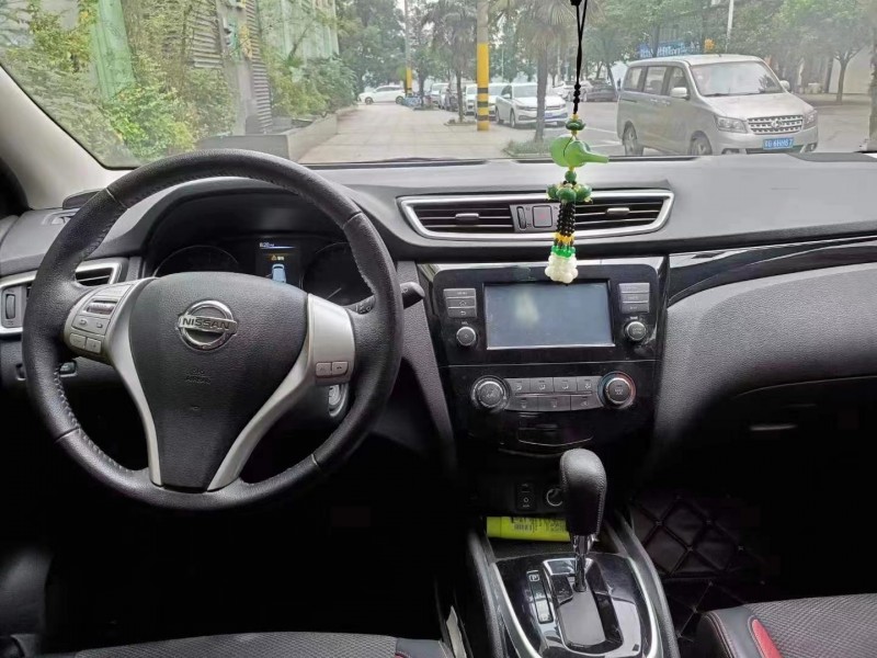 武汉17年日产逍客5