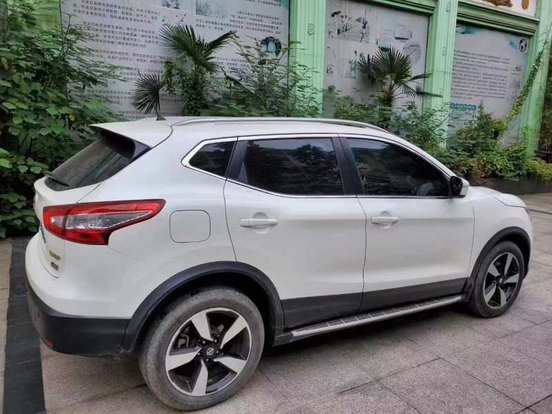 武汉17年日产逍客8