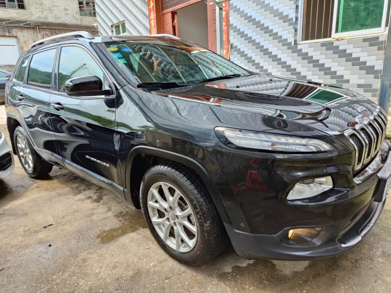 景德鎮17年Jeep自由光4