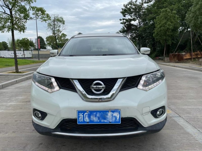臺州14年日產奇駿1