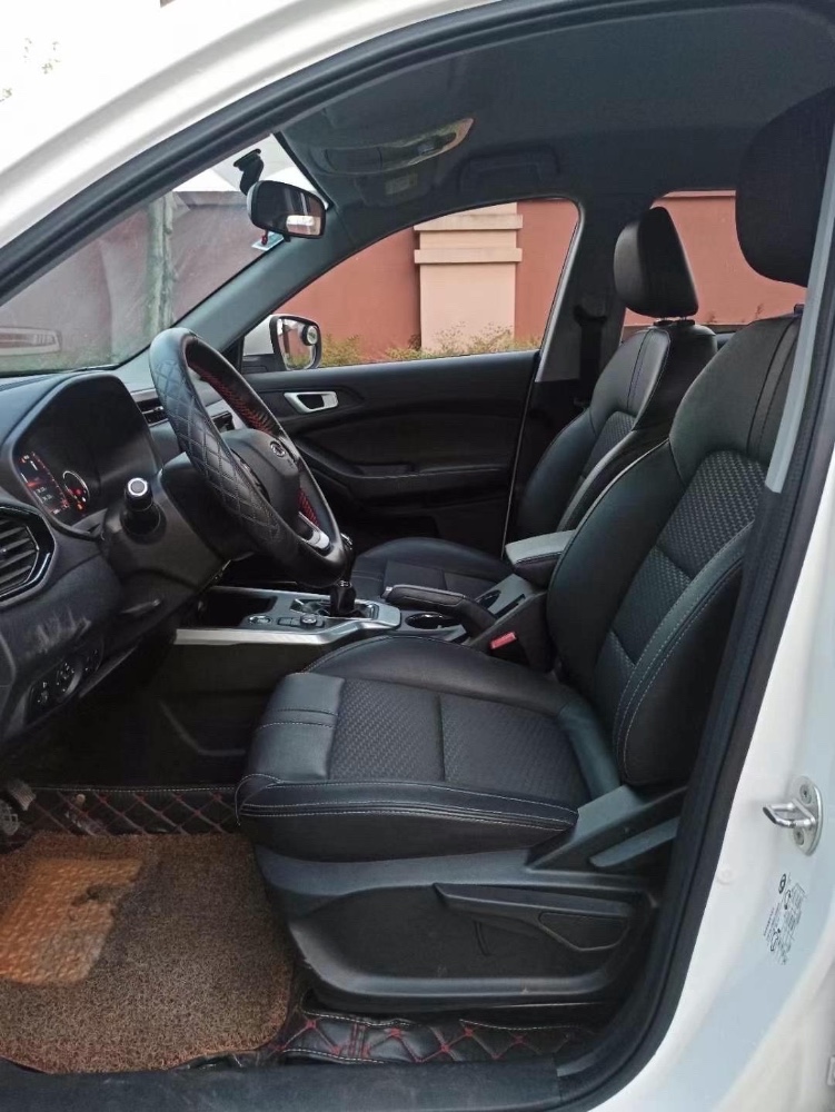 成都19年奇瑞瑞虎5x2