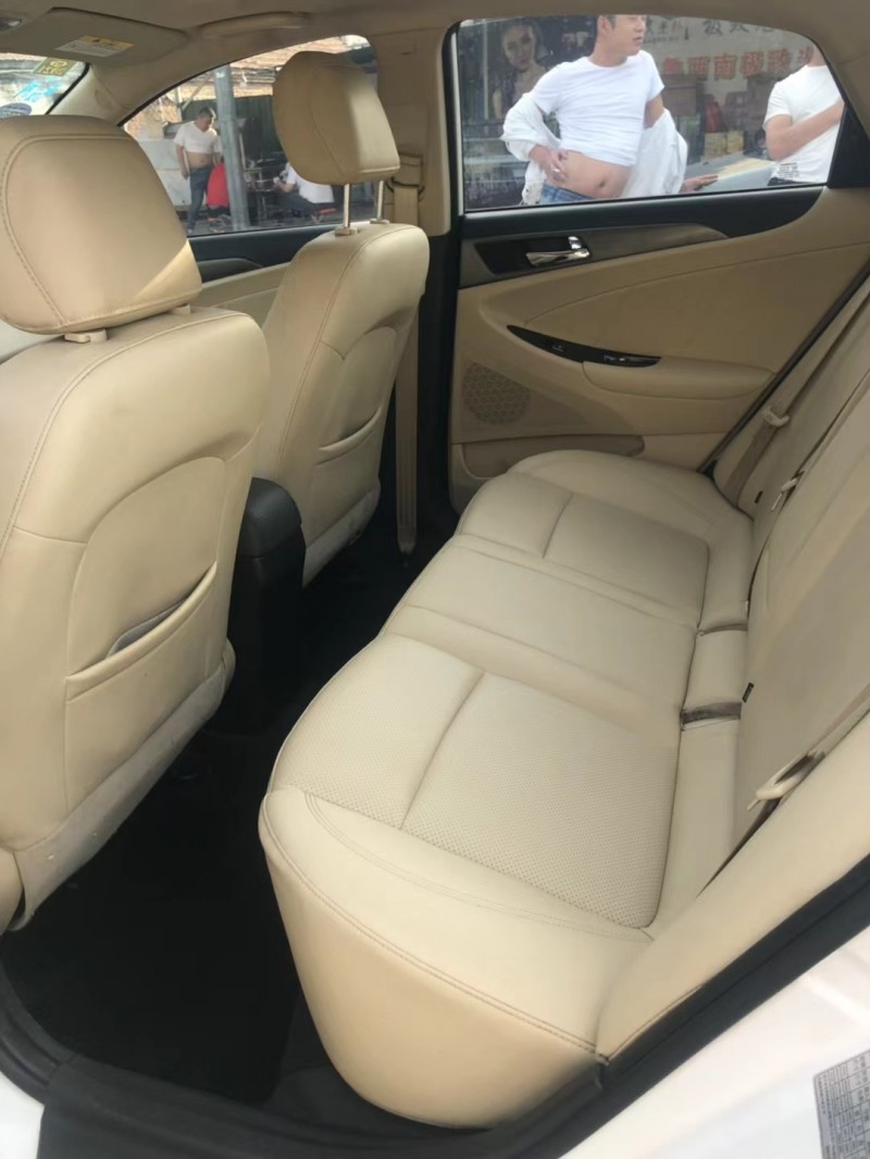 北京17年長安汽車逸動4