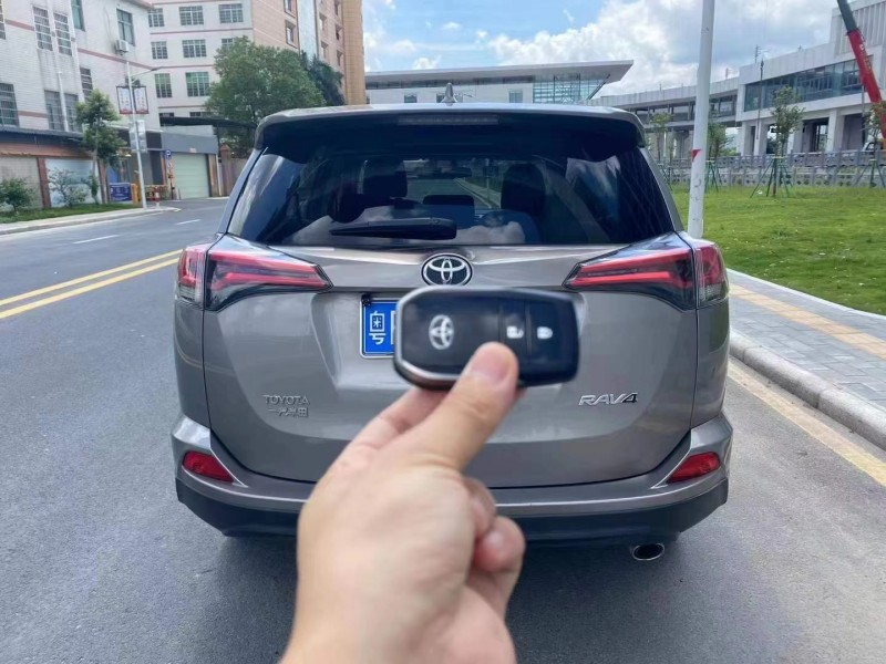 广州20年丰田RAV4荣放9