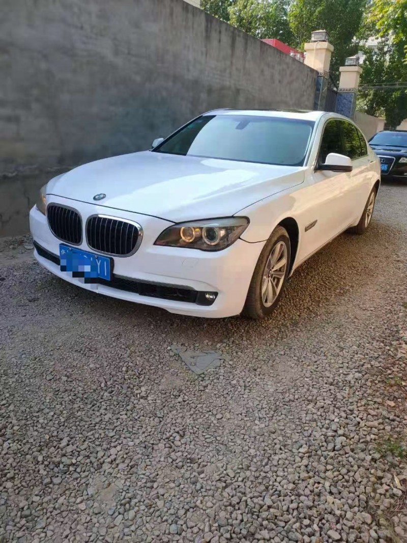 保定11年宝马7系8