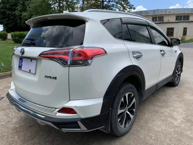 江门18年丰田RAV4荣放9