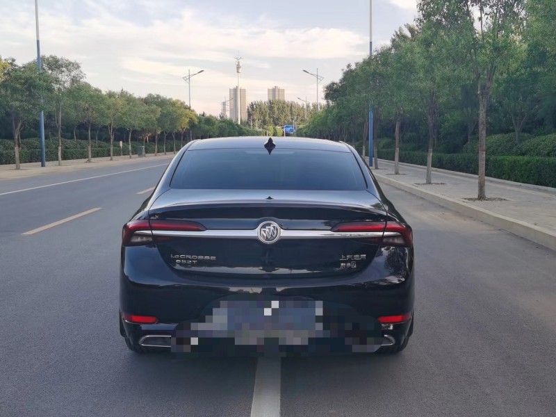 枣庄20年别克君越8