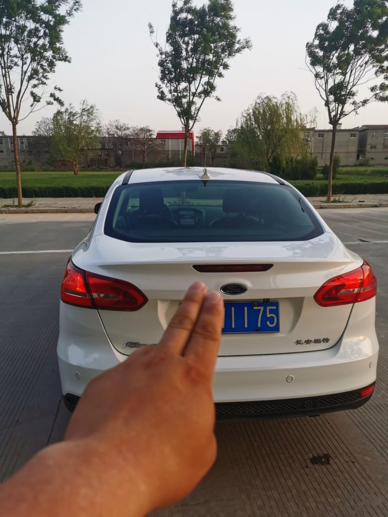 邢台16年福特福克斯5