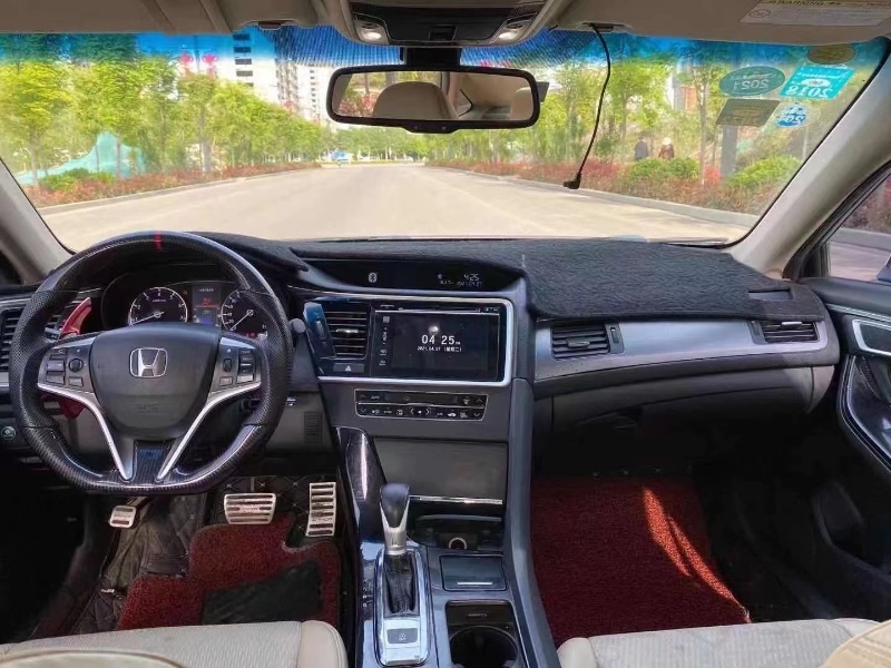 济宁16年本田思铂睿4
