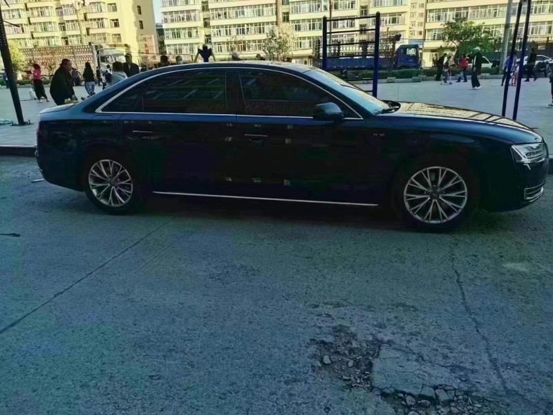 哈爾濱11年奧迪A8L3