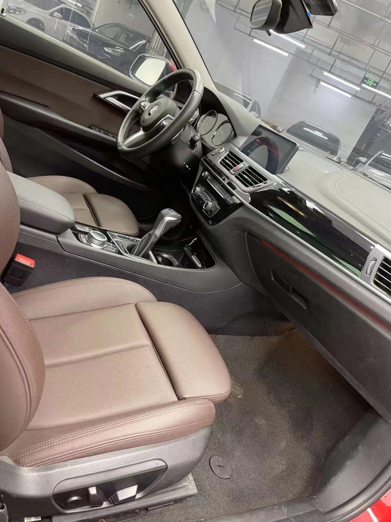 成都19年宝马1系6