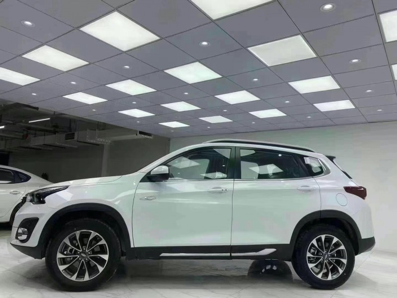 成都17年奇瑞瑞虎73