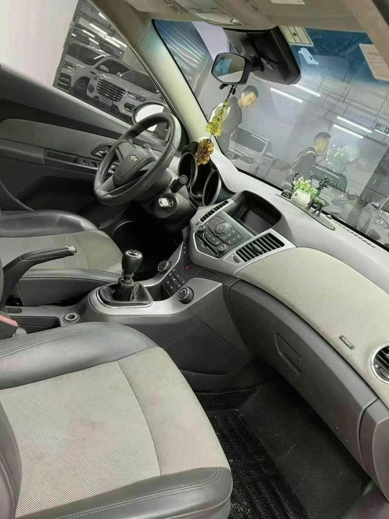 成都14年雪佛兰科鲁兹6