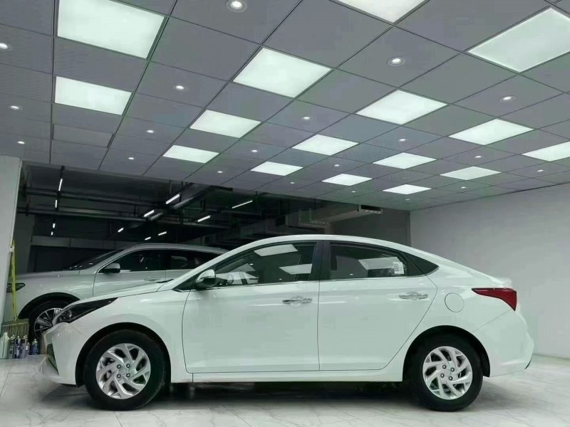 成都20年现代瑞纳3