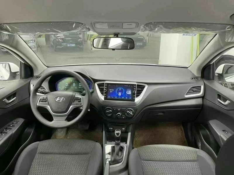 成都20年现代瑞纳5