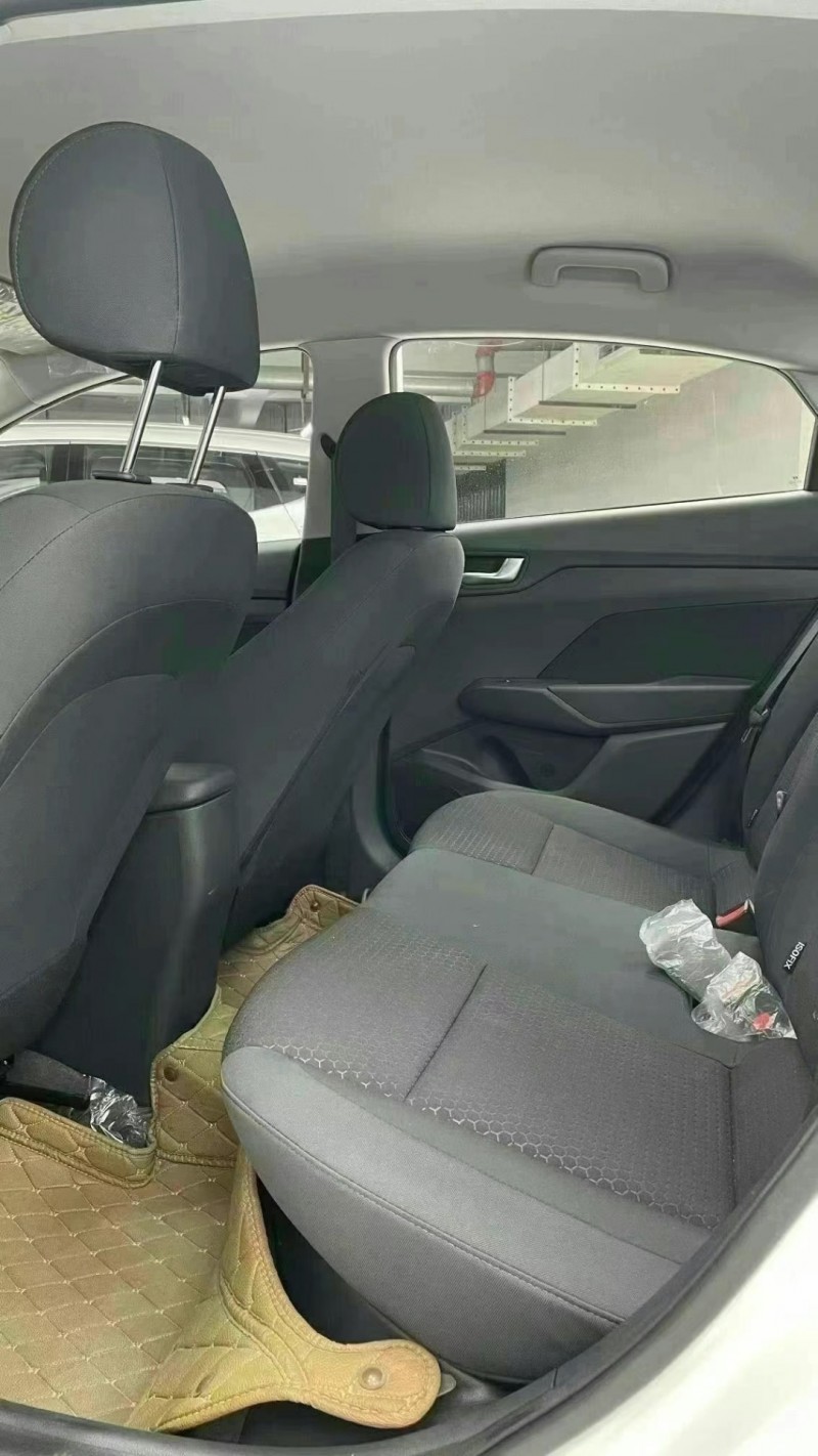 成都20年现代瑞纳7